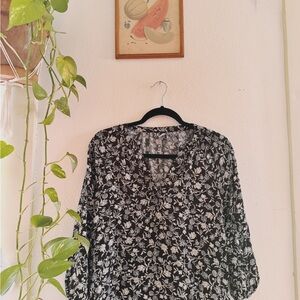 Old Navy Oversized Floral Floral Blouse w/ Long Sleeves sz. XS